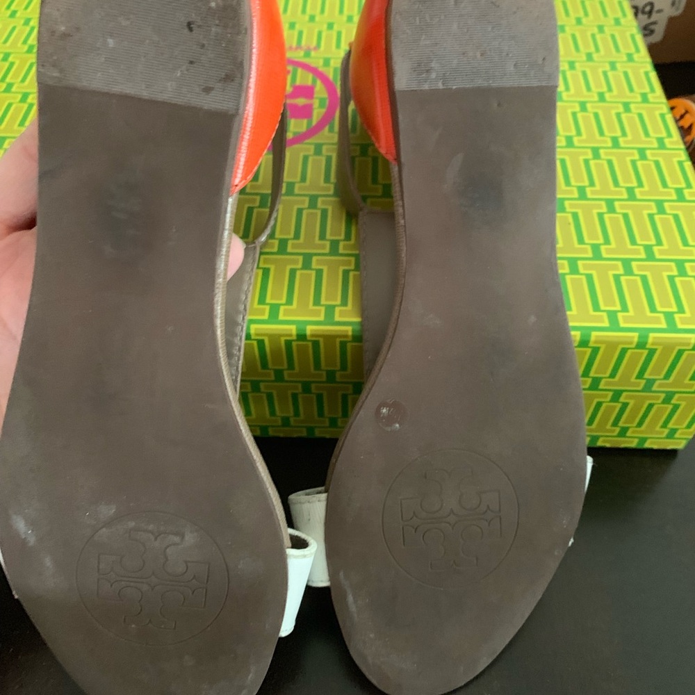 Gorgeous Tory Burch T strap sandal 7.5 - Picture 4 of 4